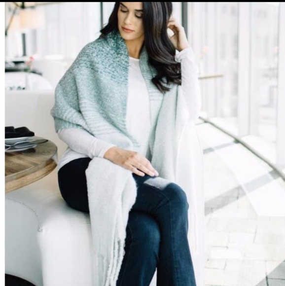 - Accessories - Beautiful Fluffy Teal Ombre Scarf